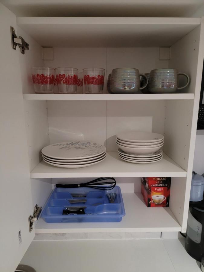 Ferienwohnung Hidden Treasure-Netflix And Wi-Fi-Basement Flat Gillingham  Exterior foto