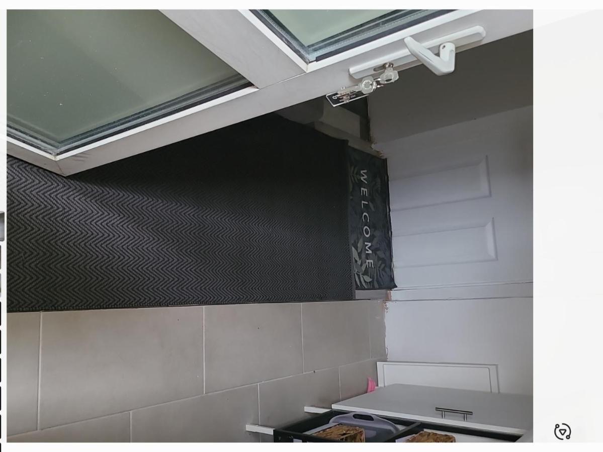 Ferienwohnung Hidden Treasure-Netflix And Wi-Fi-Basement Flat Gillingham  Exterior foto
