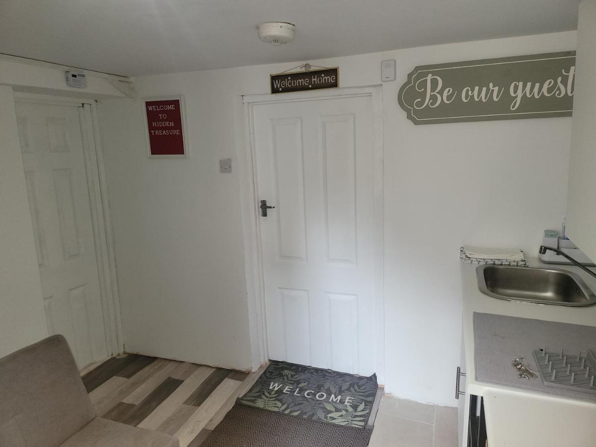 Ferienwohnung Hidden Treasure-Netflix And Wi-Fi-Basement Flat Gillingham  Exterior foto