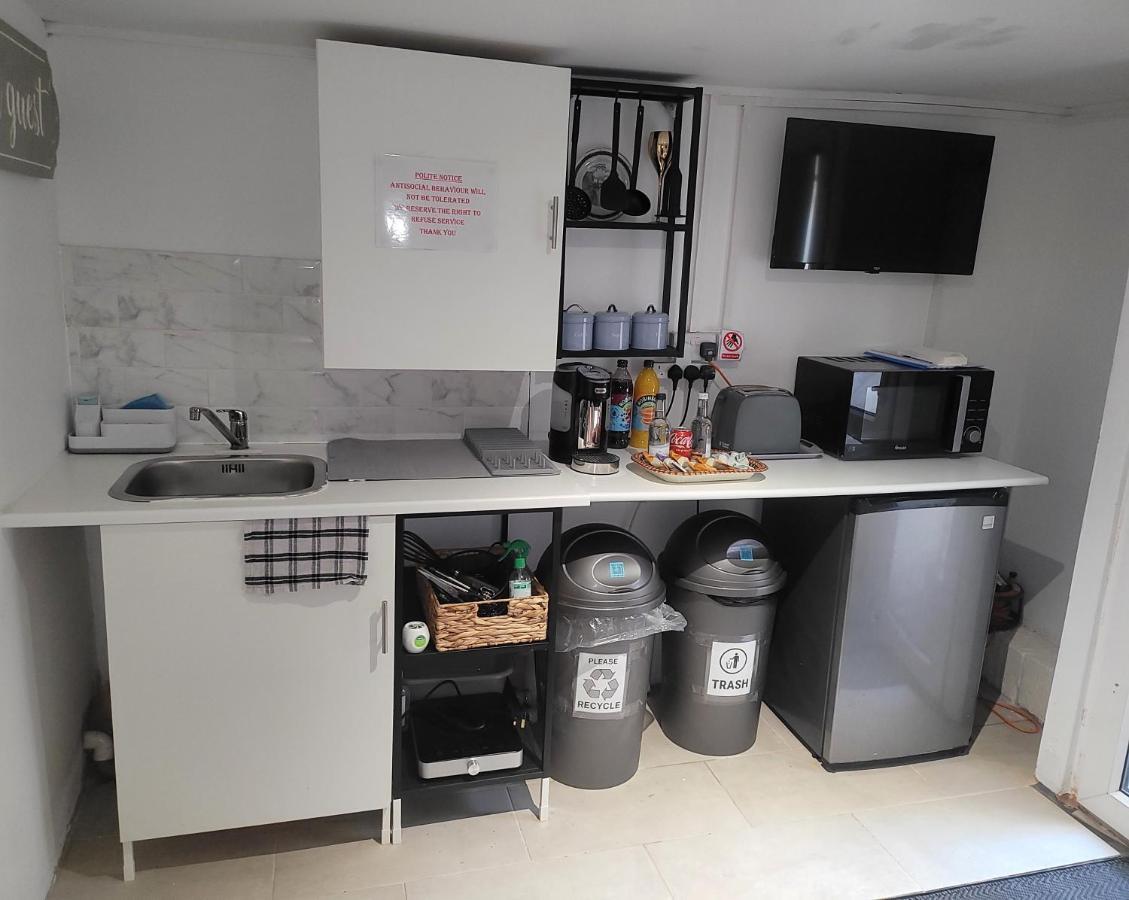 Ferienwohnung Hidden Treasure-Netflix And Wi-Fi-Basement Flat Gillingham  Exterior foto