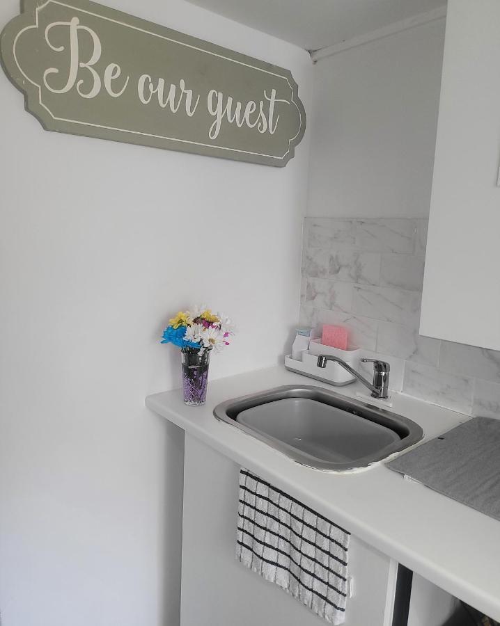 Ferienwohnung Hidden Treasure-Netflix And Wi-Fi-Basement Flat Gillingham  Exterior foto