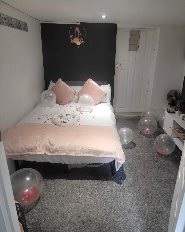 Ferienwohnung Hidden Treasure-Netflix And Wi-Fi-Basement Flat Gillingham  Exterior foto