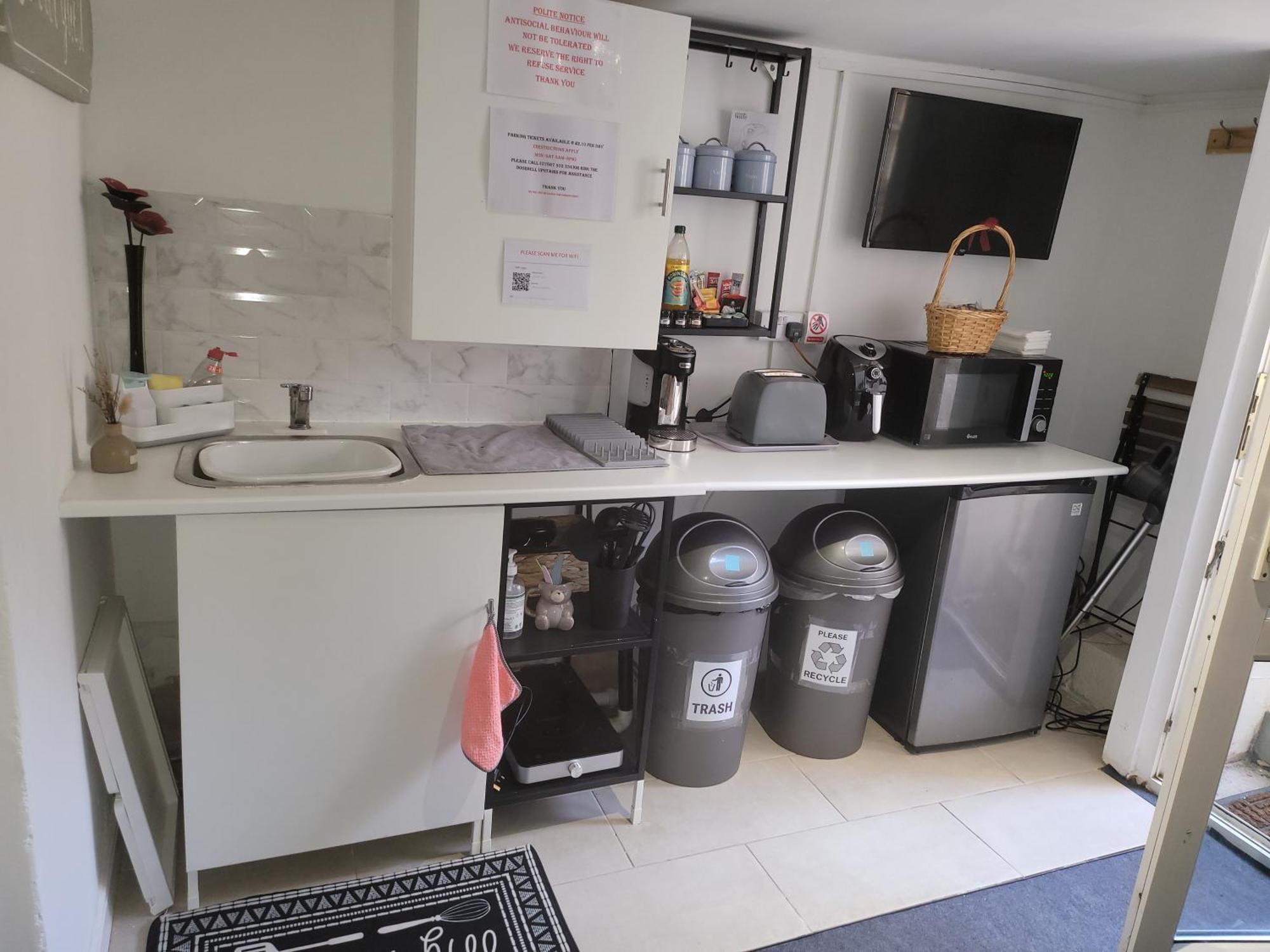 Ferienwohnung Hidden Treasure-Netflix And Wi-Fi-Basement Flat Gillingham  Exterior foto