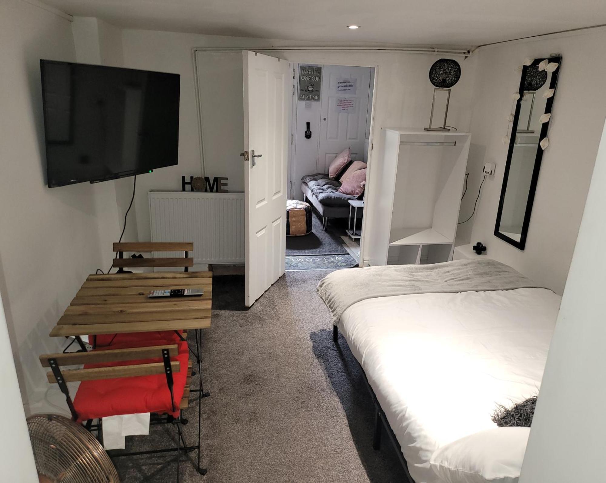 Ferienwohnung Hidden Treasure-Netflix And Wi-Fi-Basement Flat Gillingham  Exterior foto