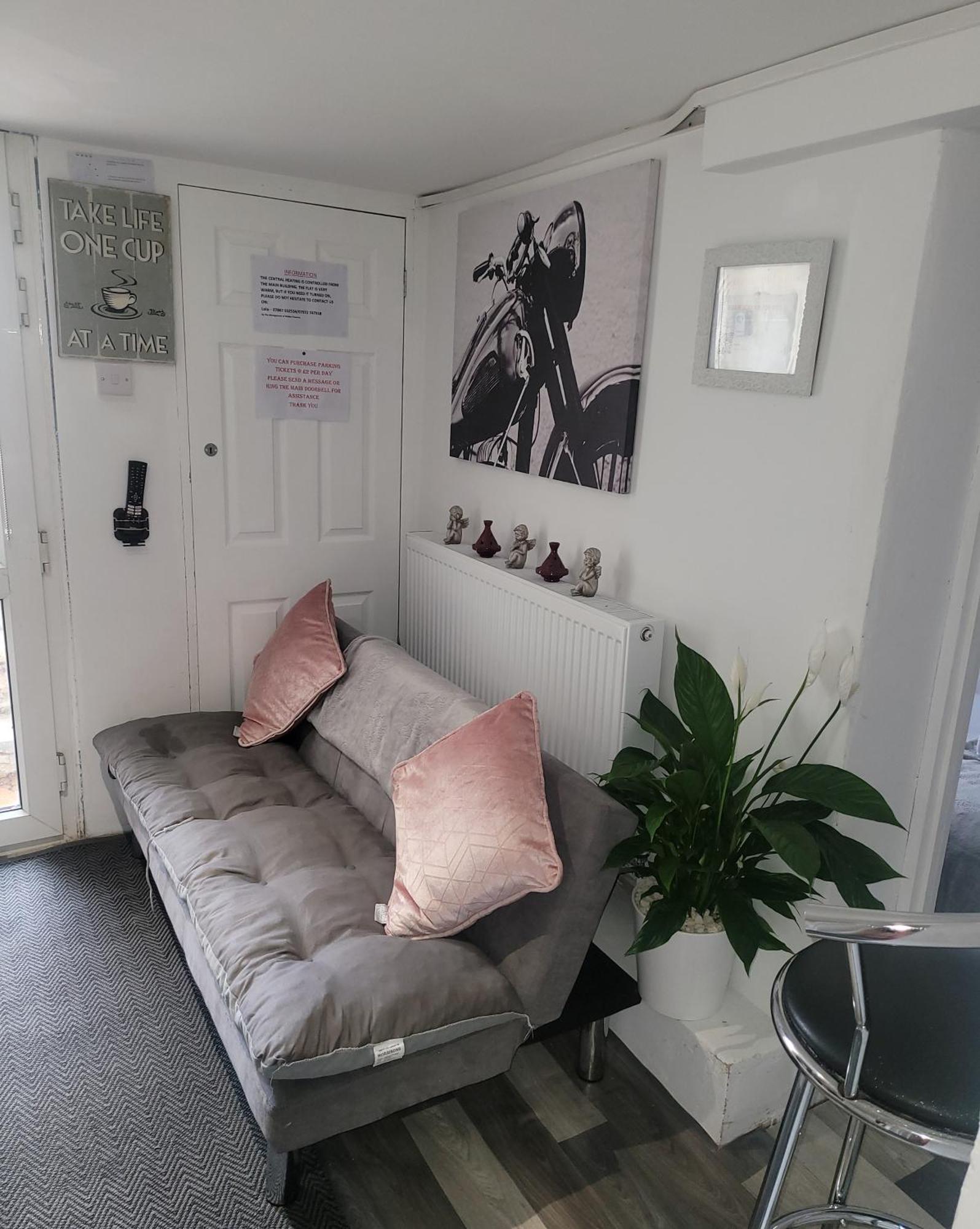 Ferienwohnung Hidden Treasure-Netflix And Wi-Fi-Basement Flat Gillingham  Exterior foto